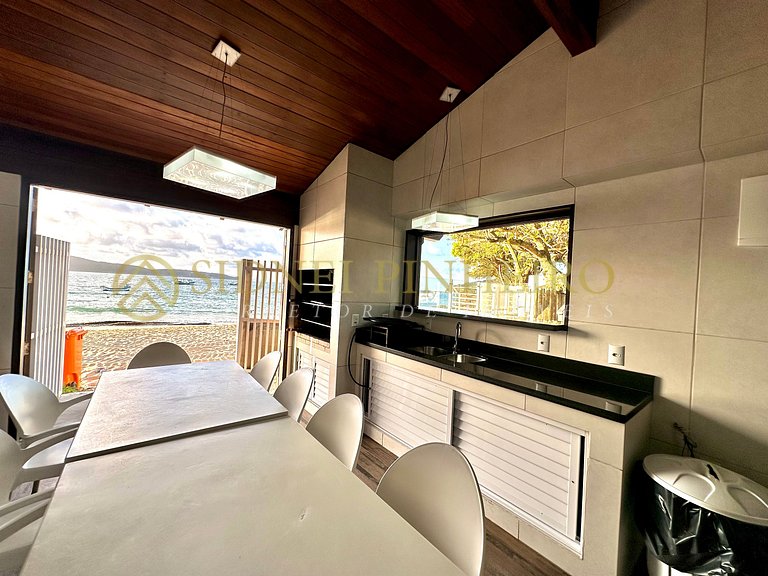 001 - Casa beira mar na Praia de Bombinhas (Lagoinha)