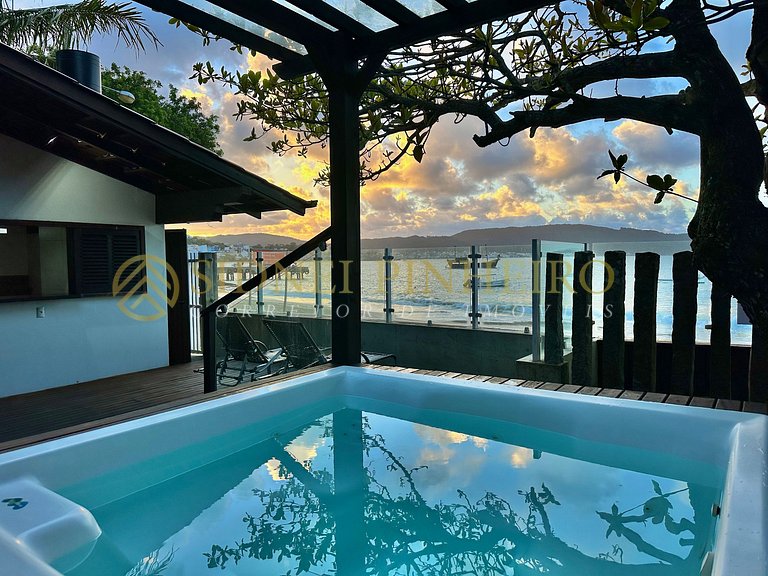001 - Casa beira mar na Praia de Bombinhas (Lagoinha)