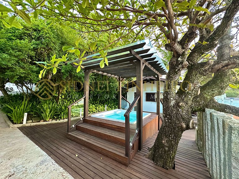 001 - Casa beira mar na Praia de Bombinhas (Lagoinha)