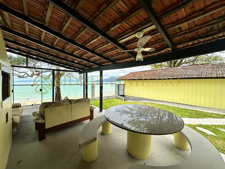 509 - Casa 03 dormitórios frente mar na Praia de Canto Grand