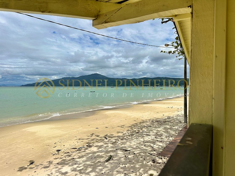 509 - Casa 03 dormitórios frente mar na Praia de Canto Grand