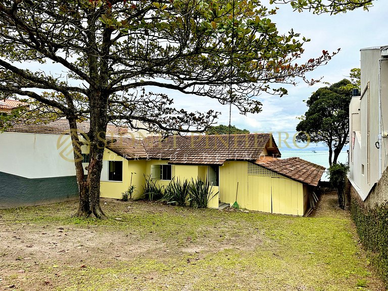 048 - Casa 03 dormitórios frente mar na Praia de Canto Grand