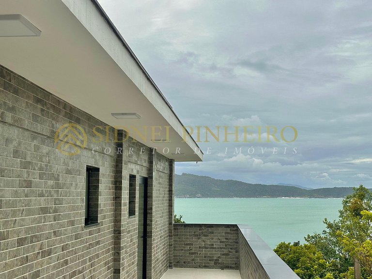 038 - Apartamento 02 dormitórios na Praia da Lagoinha