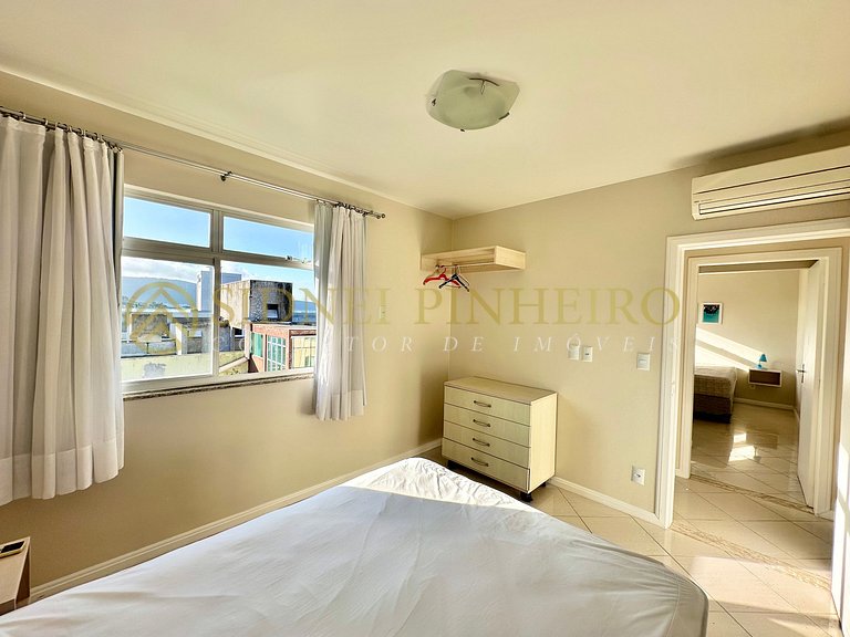 016 - Cobertura quadra mar 04 dormitórios no Centro