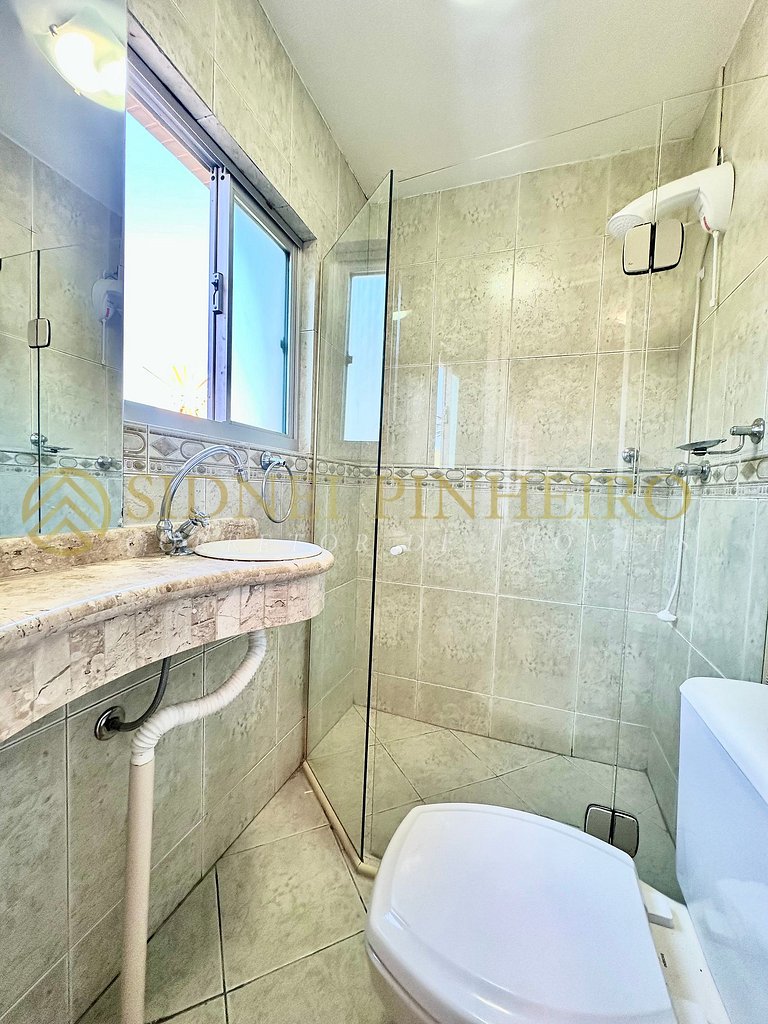 016 - Cobertura quadra mar 04 dormitórios no Centro