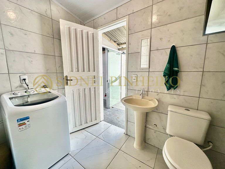 509 - Casa 04 dormitórios com piscina na Praia de Bombas