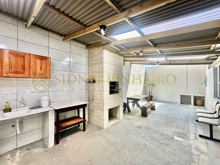 509 - Casa 04 dormitórios com piscina na Praia de Bombas