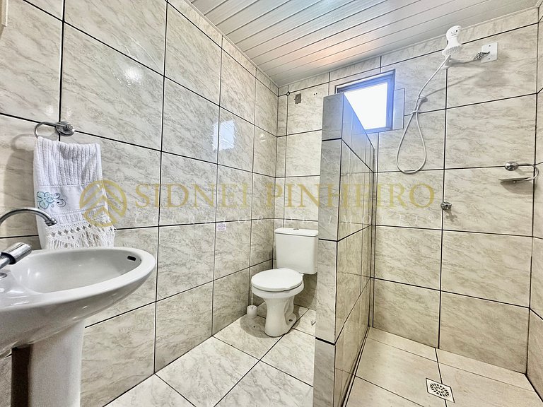 509 - Casa 04 dormitórios com piscina na Praia de Bombas