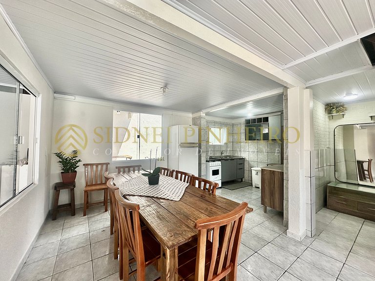 509 - Casa 04 dormitórios com piscina na Praia de Bombas