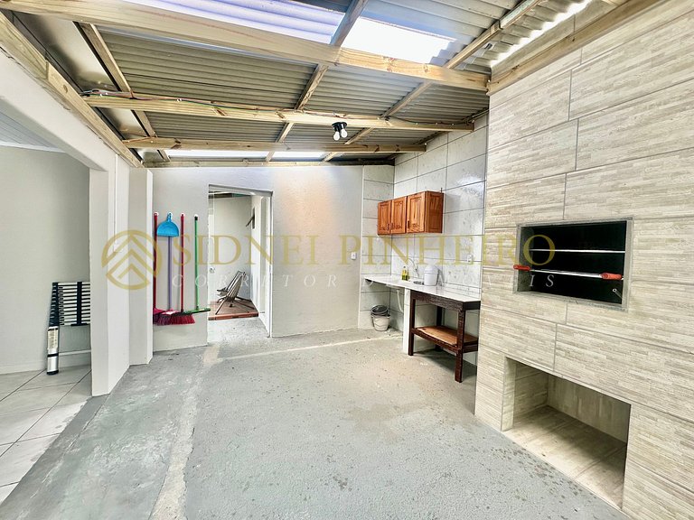 509 - Casa 04 dormitórios com piscina na Praia de Bombas