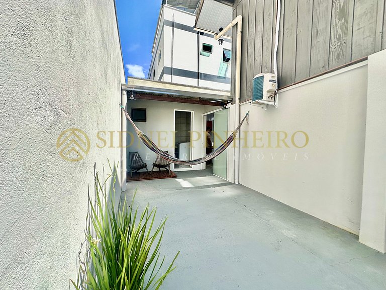 509 - Casa 04 dormitórios com piscina na Praia de Bombas