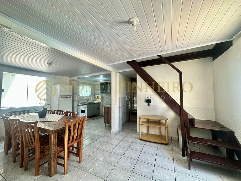 509 - Casa 04 dormitórios com piscina na Praia de Bombas