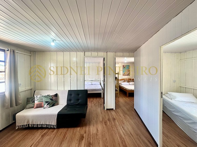 509 - Casa 04 dormitórios com piscina na Praia de Bombas