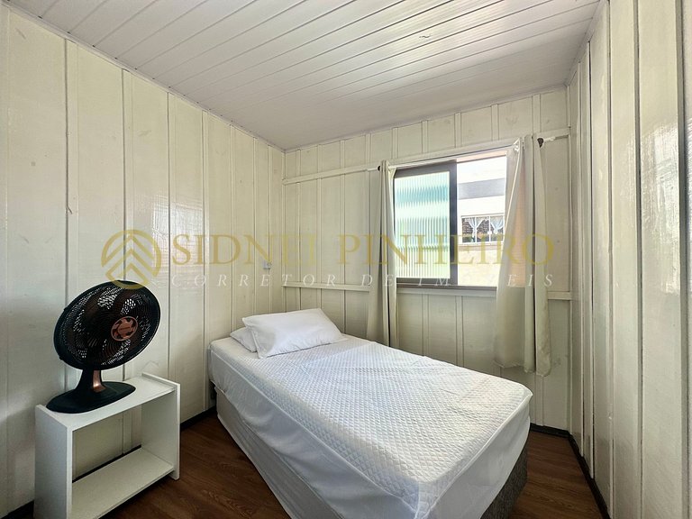 509 - Casa 04 dormitórios com piscina na Praia de Bombas