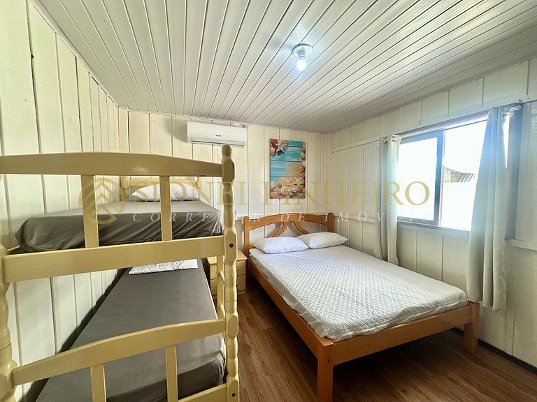 509 - Casa 04 dormitórios com piscina na Praia de Bombas