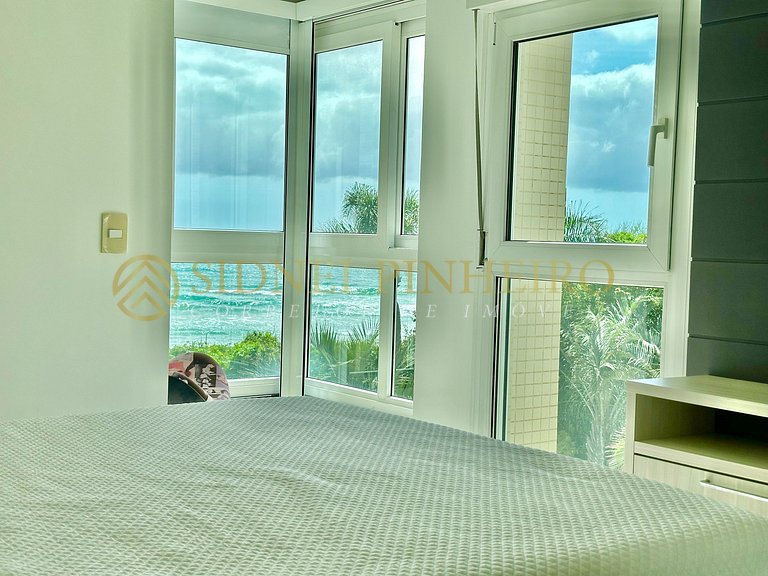 526 - Cobertura frente mar com 04 suítes na Praia de Bombas