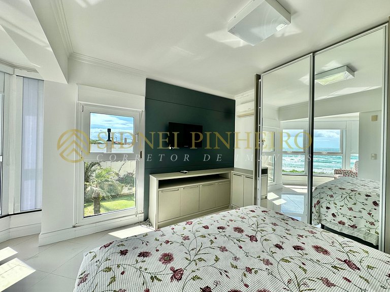 526 - Cobertura frente mar com 04 suítes na Praia de Bombas