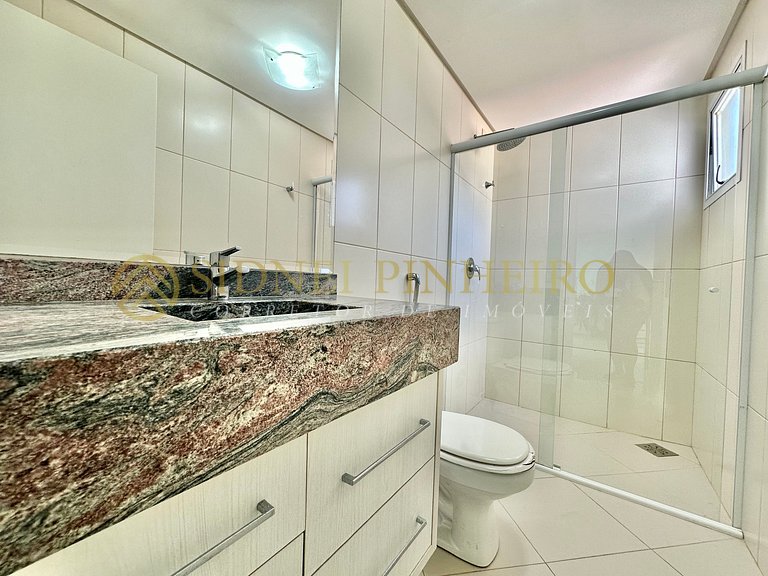 526 - Cobertura frente mar com 04 suítes na Praia de Bombas