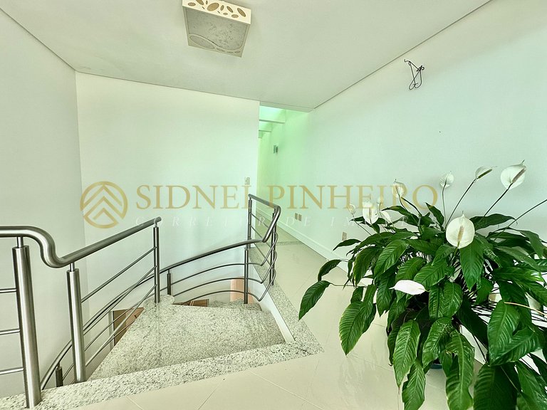 526 - Cobertura frente mar com 04 suítes na Praia de Bombas