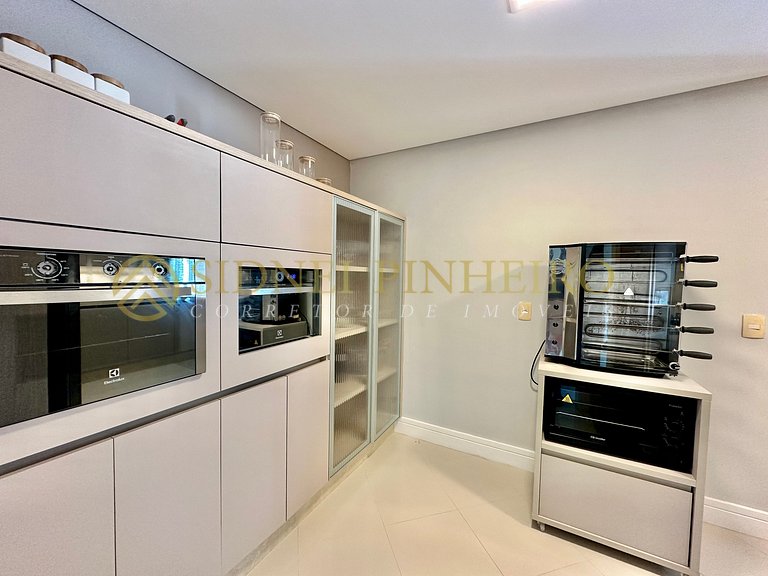 527 - Apartamento em Bombas frente mar 2 suítes