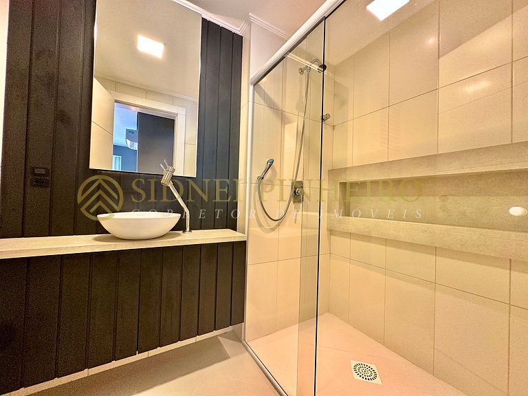 527 - Apartamento em Bombas frente mar 2 suítes