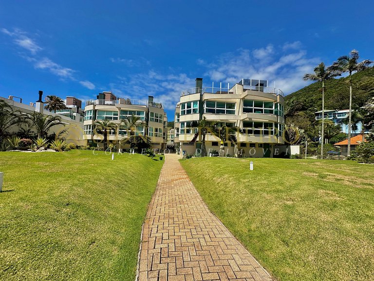 527 - Apartamento em Bombas frente mar 2 suítes