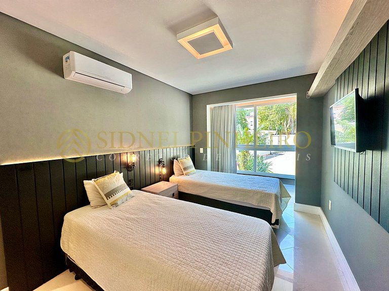 527 - Apartamento em Bombas frente mar 2 suítes