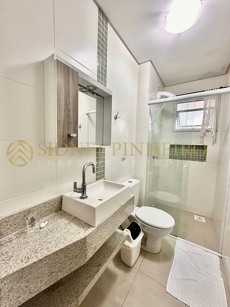 040 - Apartamento de 03 dormitórios na Praia de Bombas