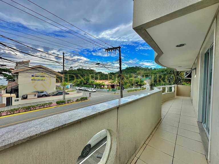 040 - Apartamento de 03 dormitórios na Praia de Bombas