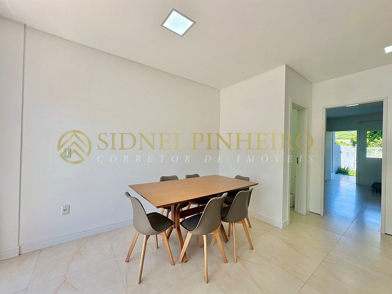 538 - Sobrado 02 dormitórios na Praia de Mariscal