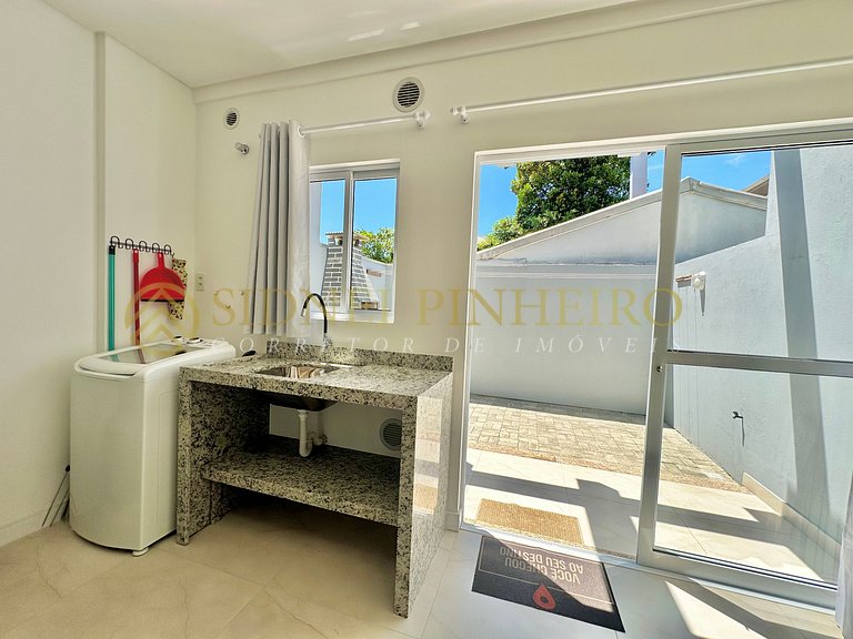 538 - Sobrado 02 dormitórios na Praia de Mariscal