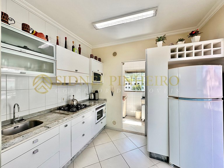 044 - Apartamento 03 dormitórios na Praia de Bombas