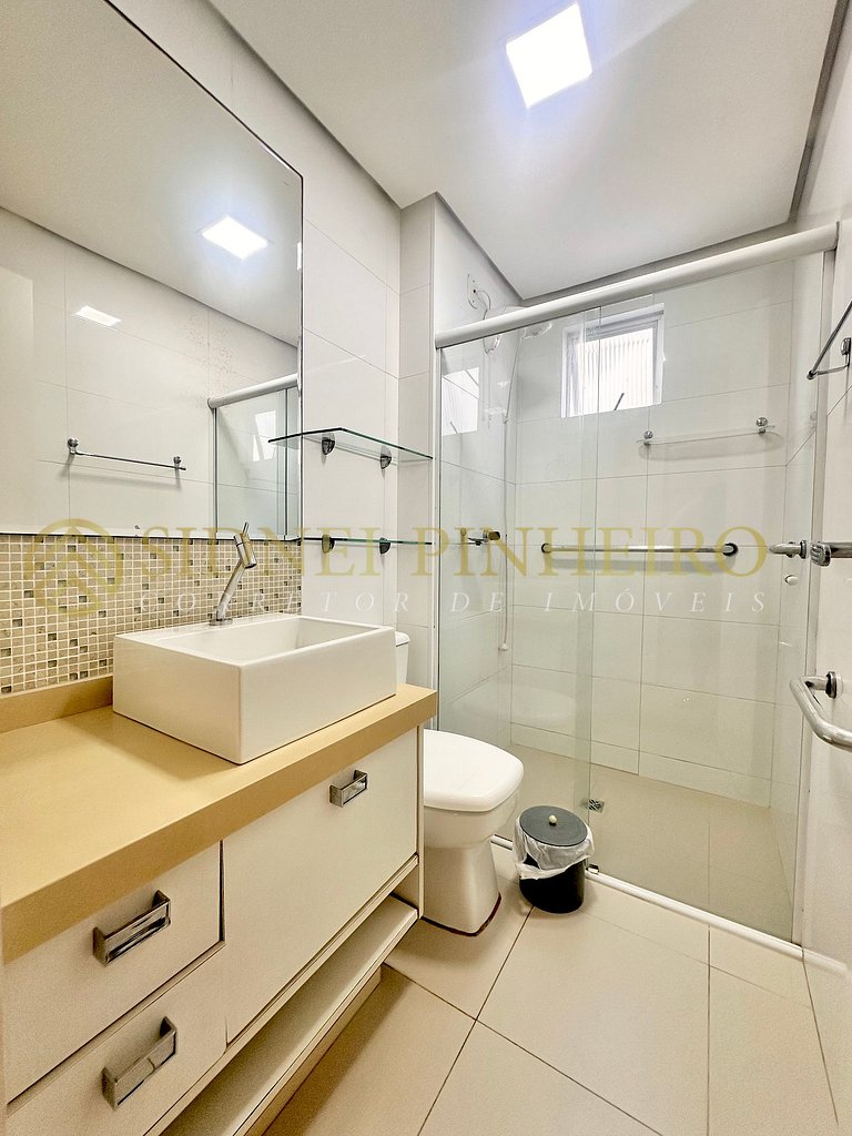 542 - Apartamento 03 dormitórios na Praia de Bombas