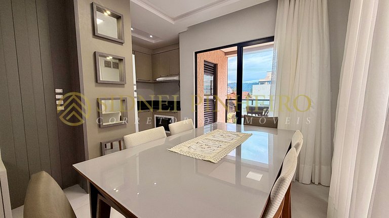 028 - Apartamento 03 dormitórios na Praia de Mariscal