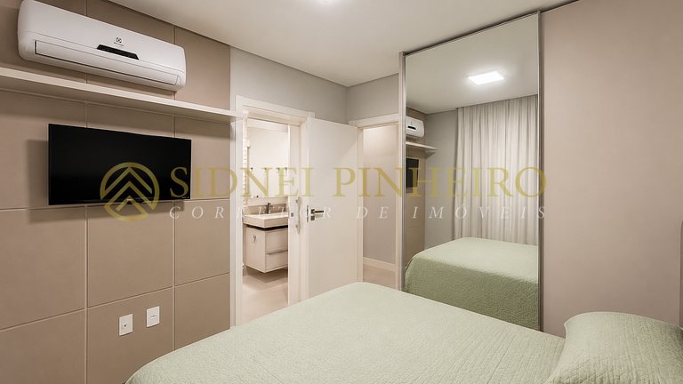 028 - Apartamento 03 dormitórios na Praia de Mariscal