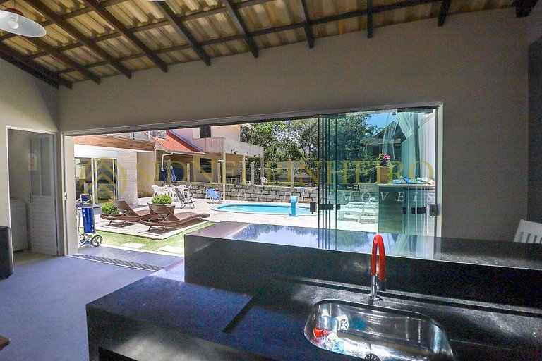 554 - Casa com Piscina em Mariscal