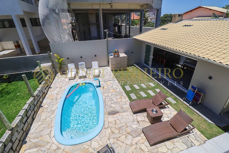 554 - Casa com Piscina em Mariscal