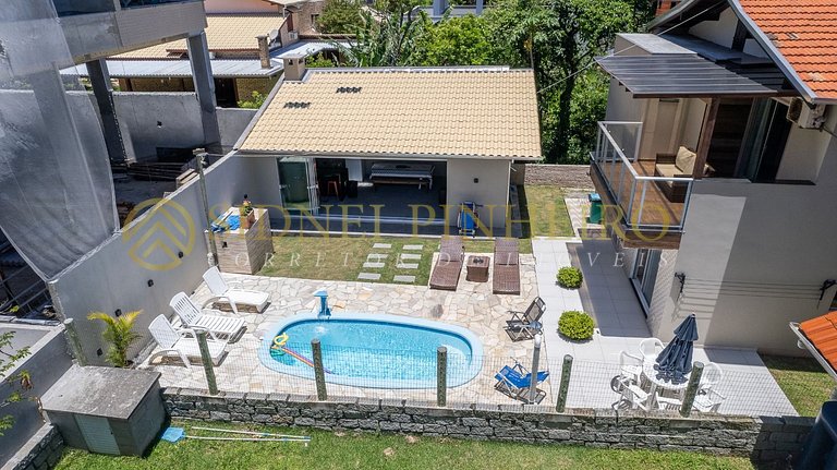 554 - Casa com Piscina em Mariscal