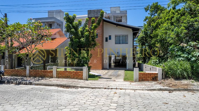 554 - Casa com Piscina em Mariscal