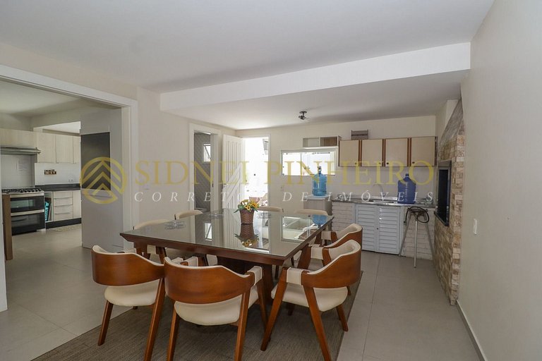 554 - Casa com Piscina em Mariscal