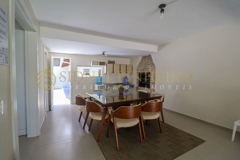 554 - Casa com Piscina em Mariscal