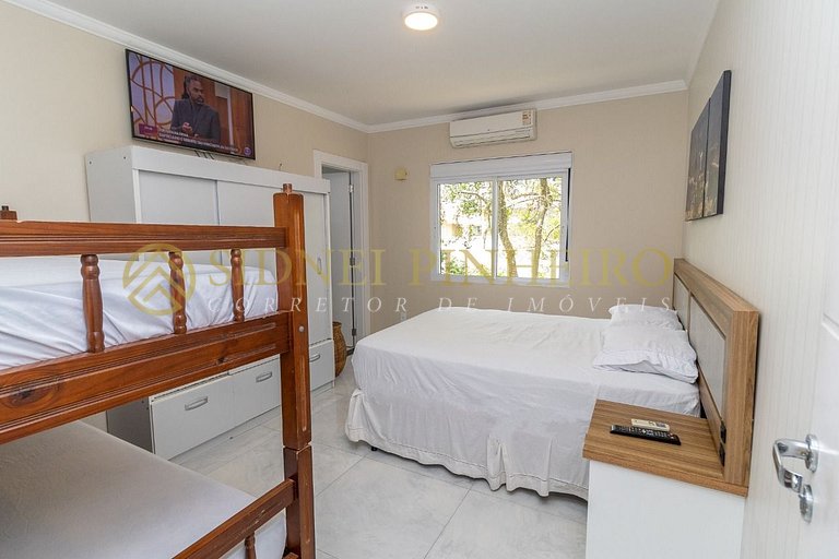 554 - Casa com Piscina em Mariscal