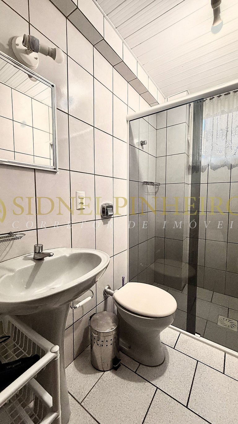 561 - Apartamento 02 dormitórios na Praia de Bombas