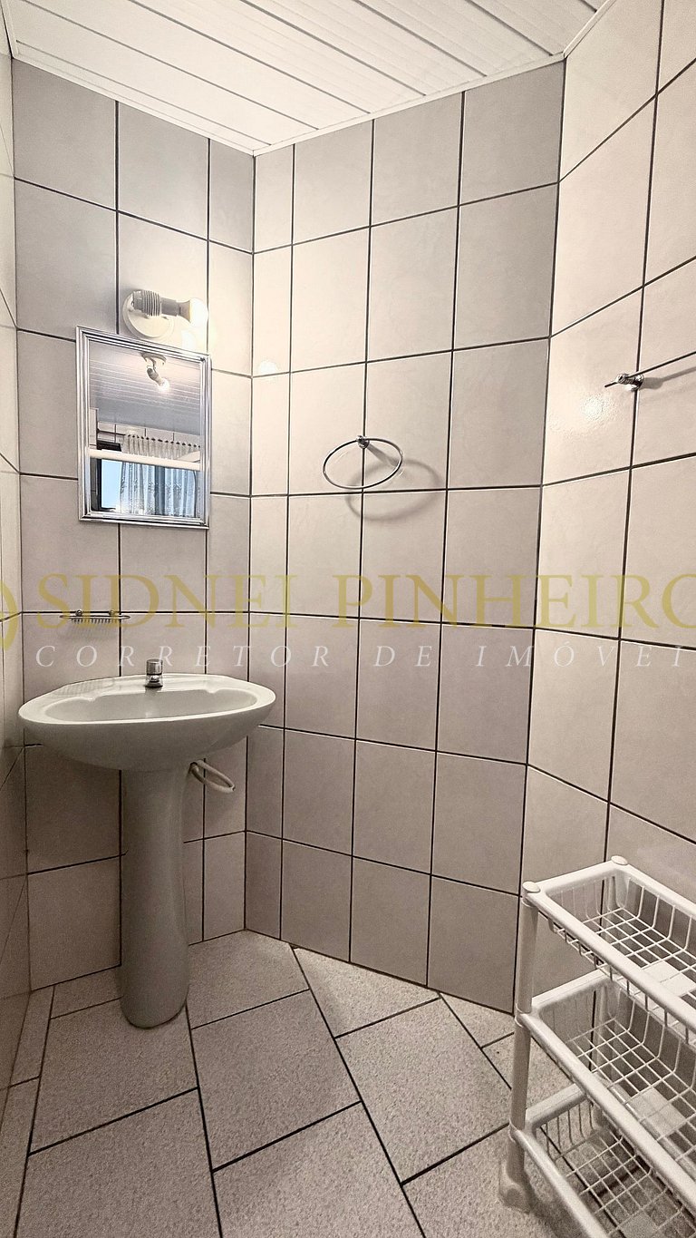 561 - Apartamento 02 dormitórios na Praia de Bombas