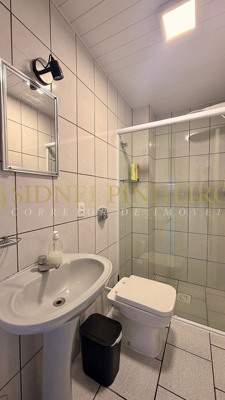562 - Apartamento 02 dormitórios na Praia de Bombas