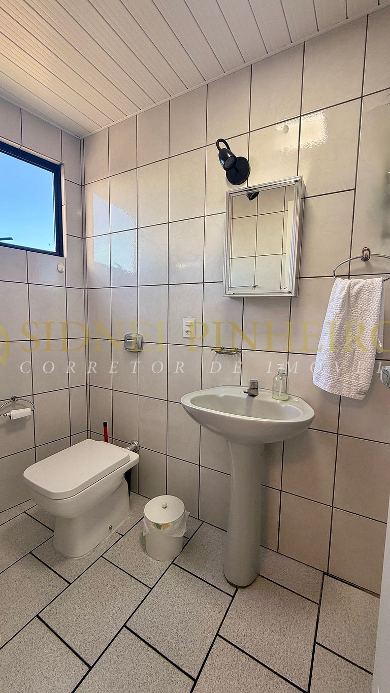 562 - Apartamento 02 dormitórios na Praia de Bombas