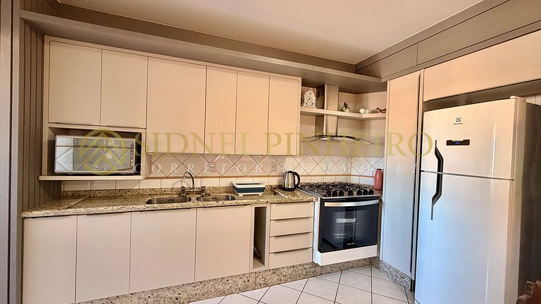 566 - Apartamento 02 dormitórios na Praia de Bombas