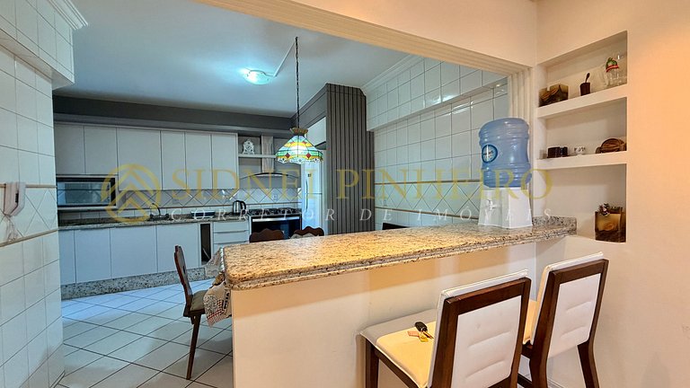 566 - Apartamento 02 dormitórios na Praia de Bombas