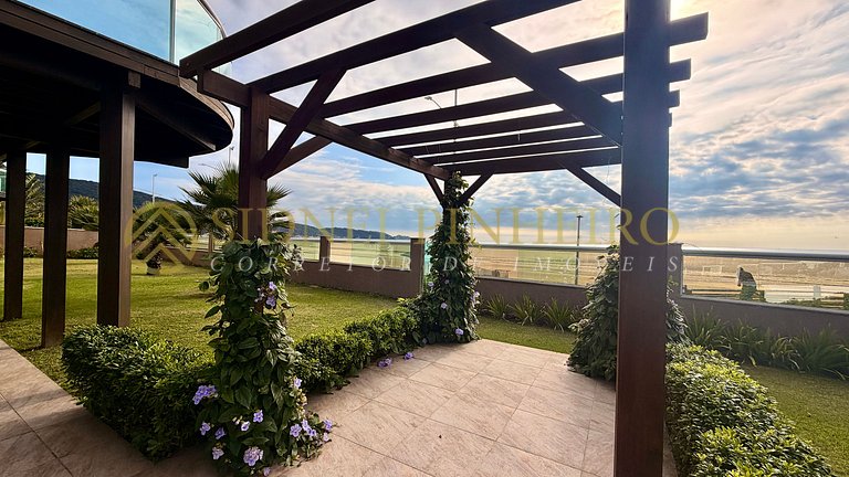 567 - Apartamento frente mar na Praia de Bombas