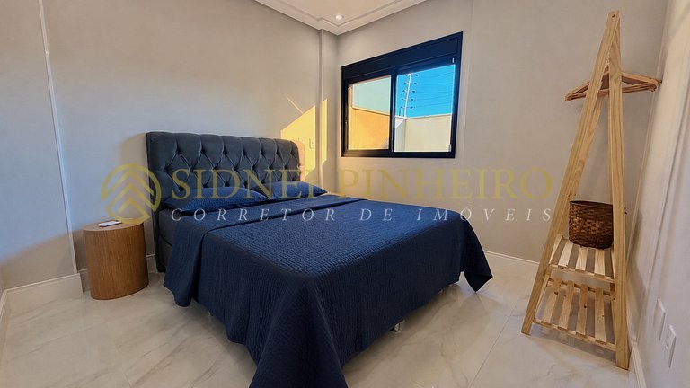 021 - Apartamento Térreo 03 Dormitórios na Praia de Mariscal